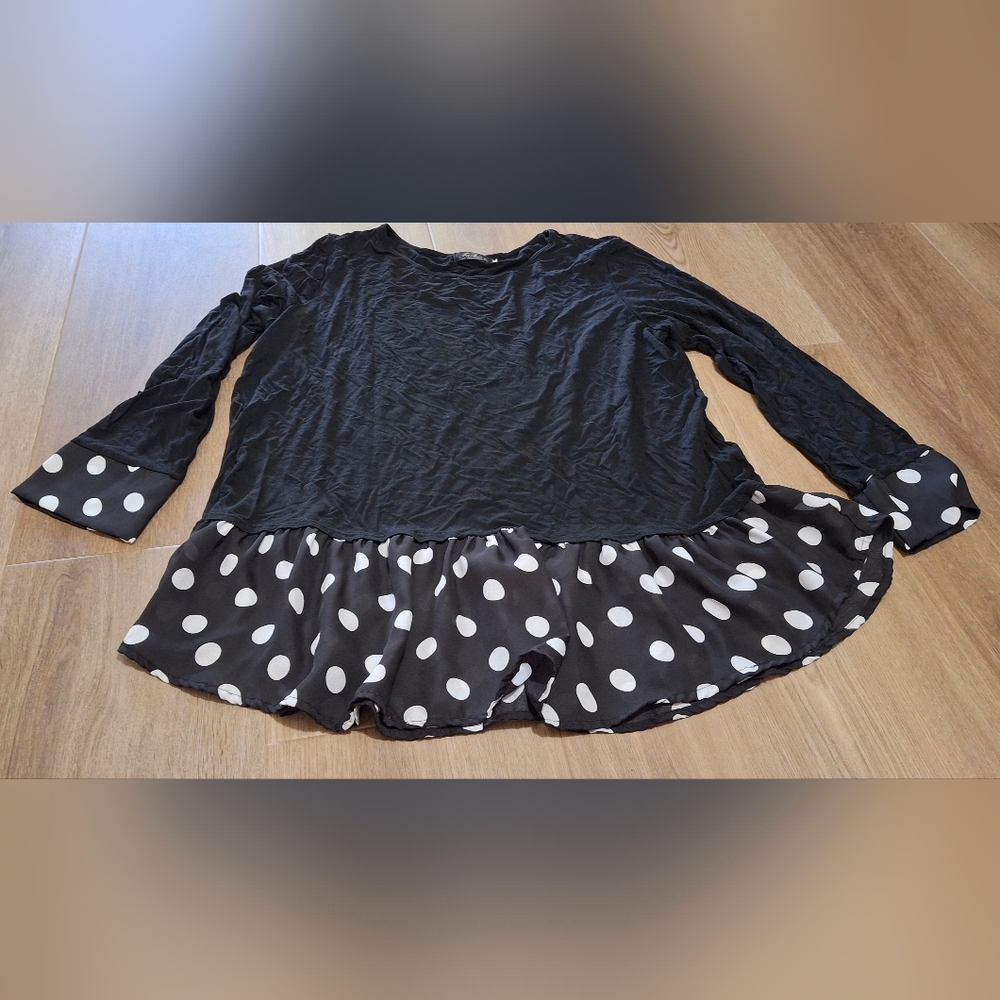 Fashion Classic Fashion Collection Black Top With Poka-dots.